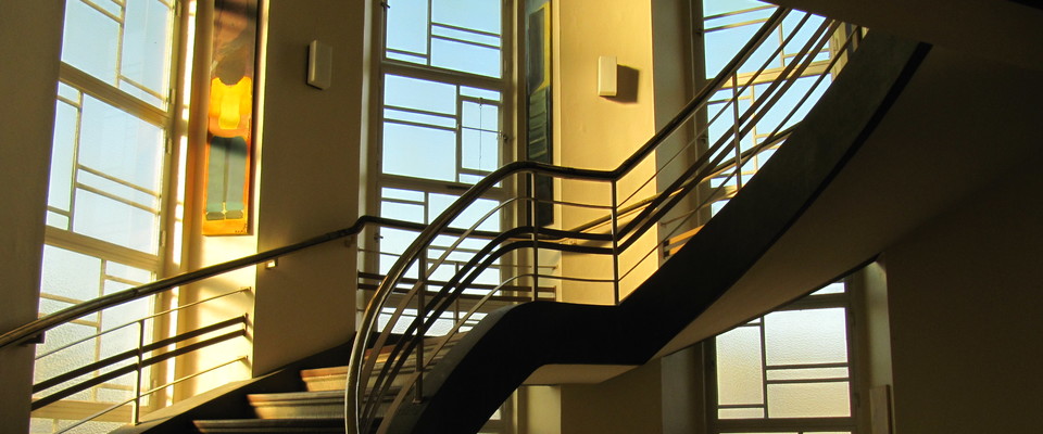 Das Bild zeigt das Treppenhaus des Amtsgerichts Dorsten.